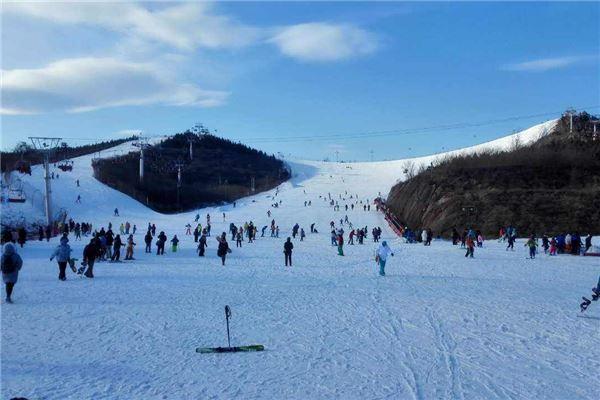 月亮湾滑雪场-月亮湾滑雪场景点地址