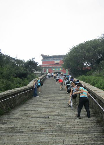 泰山背包客栈-爬泰山背包怎么弄