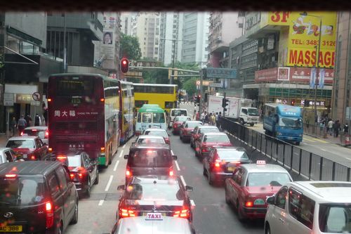 香港汽车为什么堵车（香港为什么没堵车）