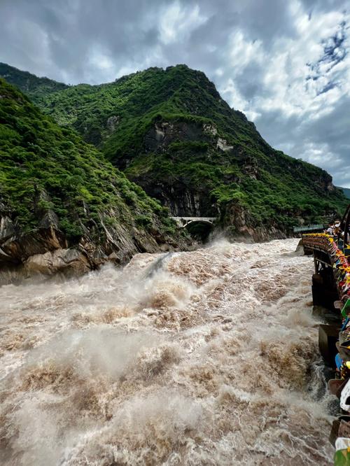 虎跳峡旅游景区走路要多久-虎跳峡需要爬山吗